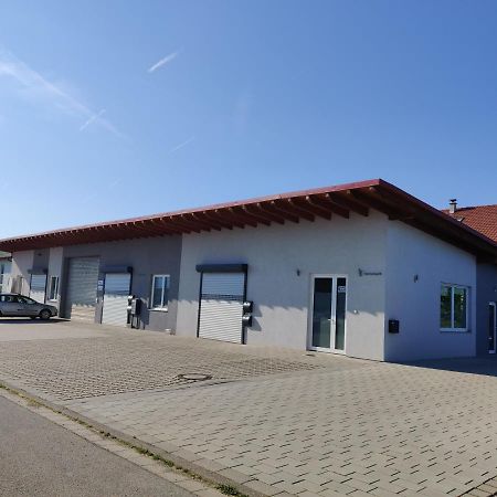 アウッゲンEbenerdig Mit Terrasse & Garten, Wlan & Parkplatz! Self Check-In & Check-Out! Schwedenofen!アパートメント エクステリア 写真